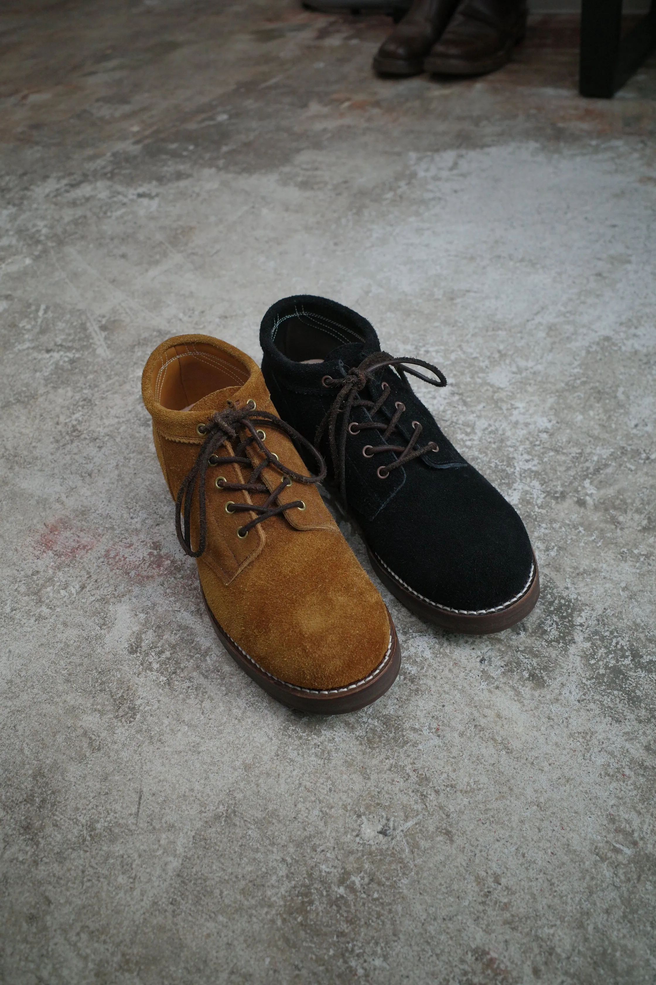 COUPEN (Tobacco Oil Suede)