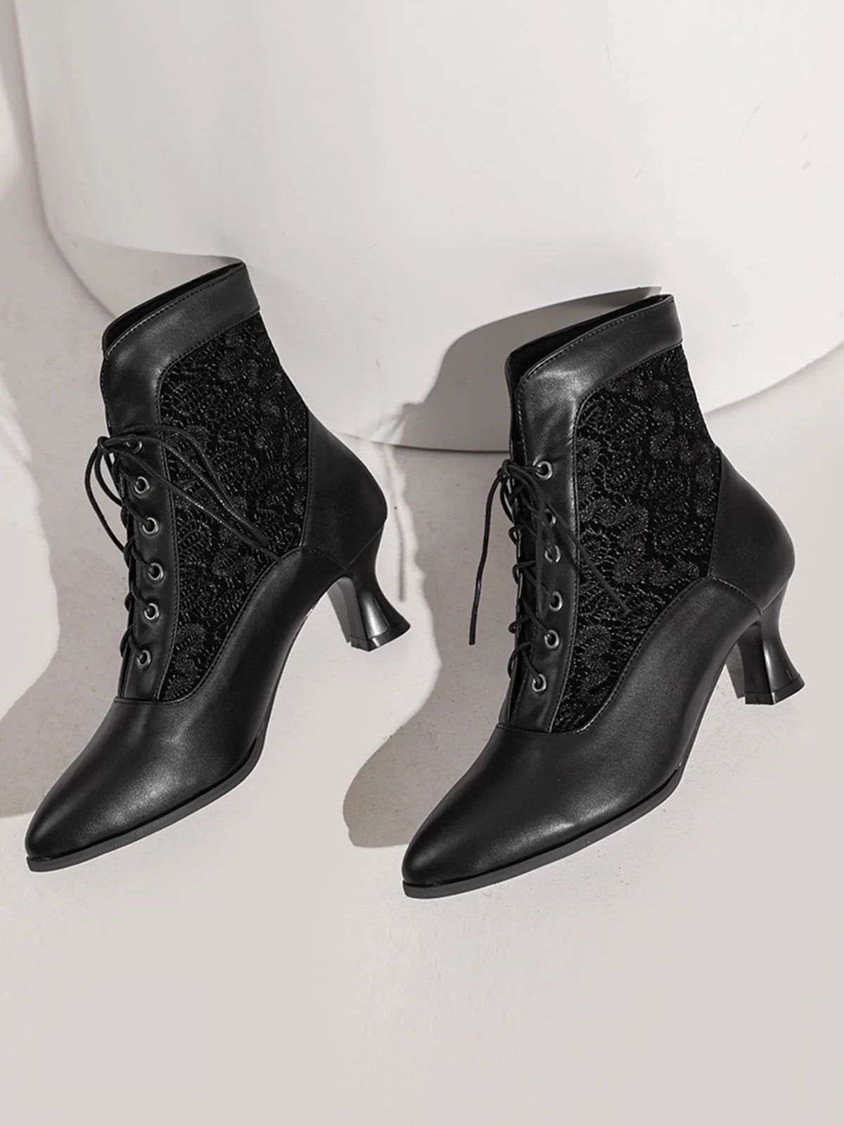 Lace Pointed Leather Heel Vintage Boots